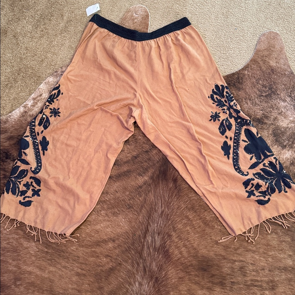 Soft Surroundings Camel and Navy Floral Capris - Picture 2 of 3